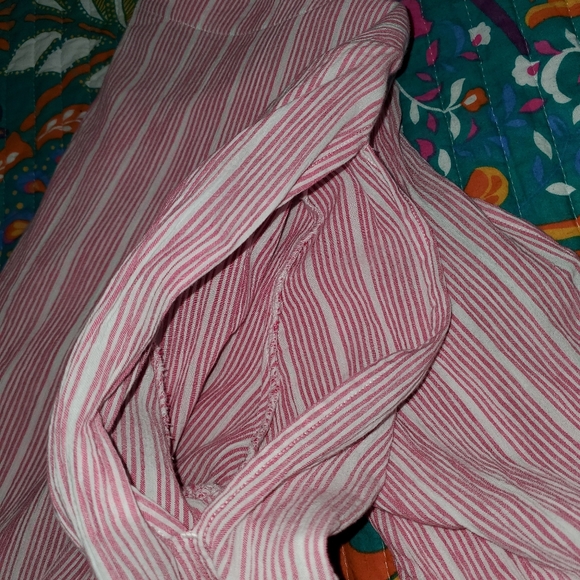 Red and white blouse - Picture 4 of 4